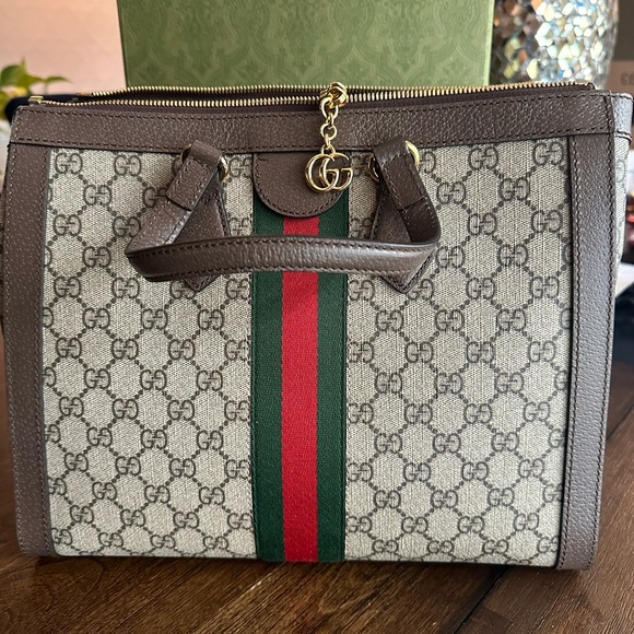 Gucci Purse mint condition - Picture 2 of 3